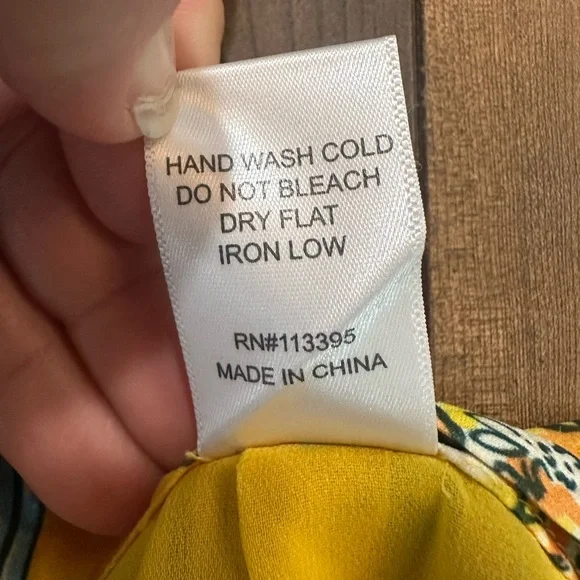 The Room Yellow Tropical Floral Tie Back Blouse Tank Top Medium Resort - Picture 6 of 6